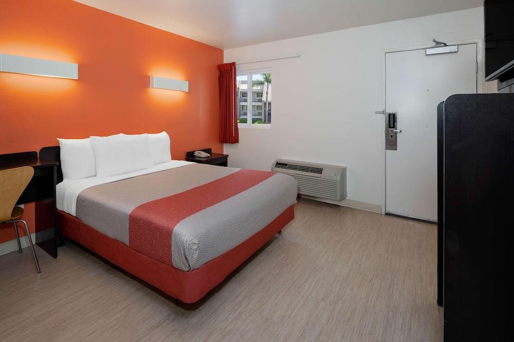 Motel 6-Anaheim, Ca - Maingate Екстер'єр фото