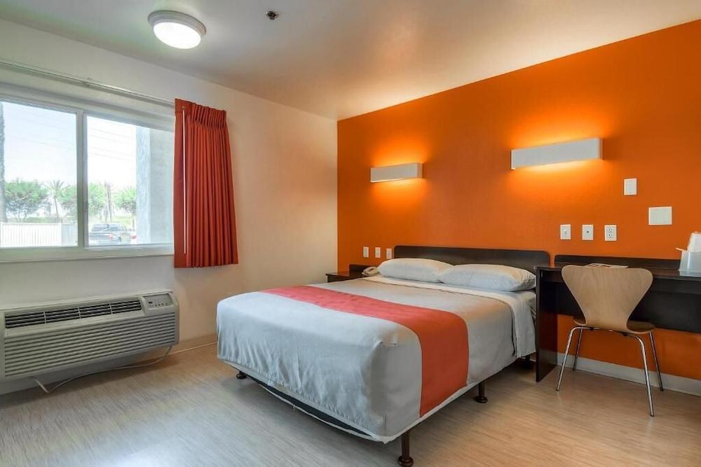 Motel 6-Anaheim, Ca - Maingate Екстер'єр фото